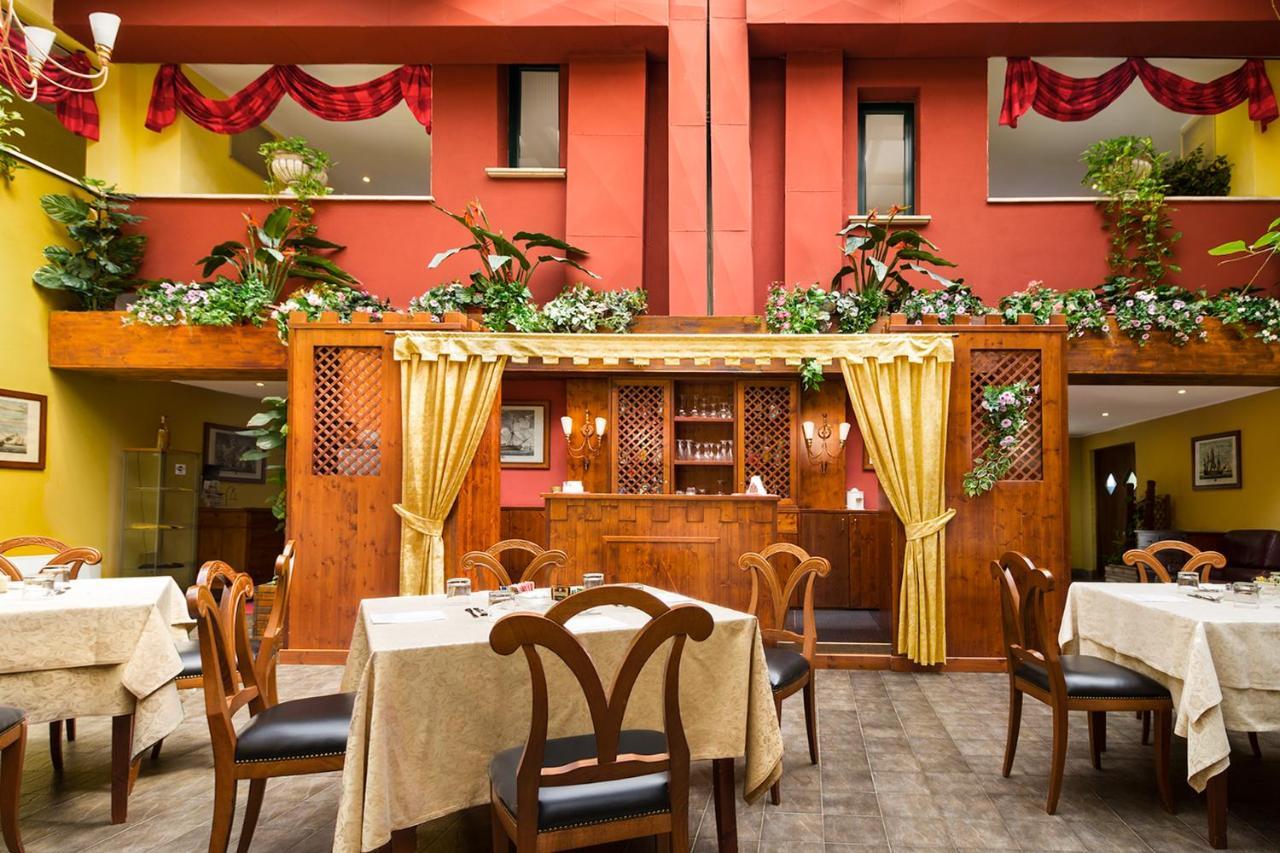 Hotel Motel Del Duca Cava Manara Exterior foto