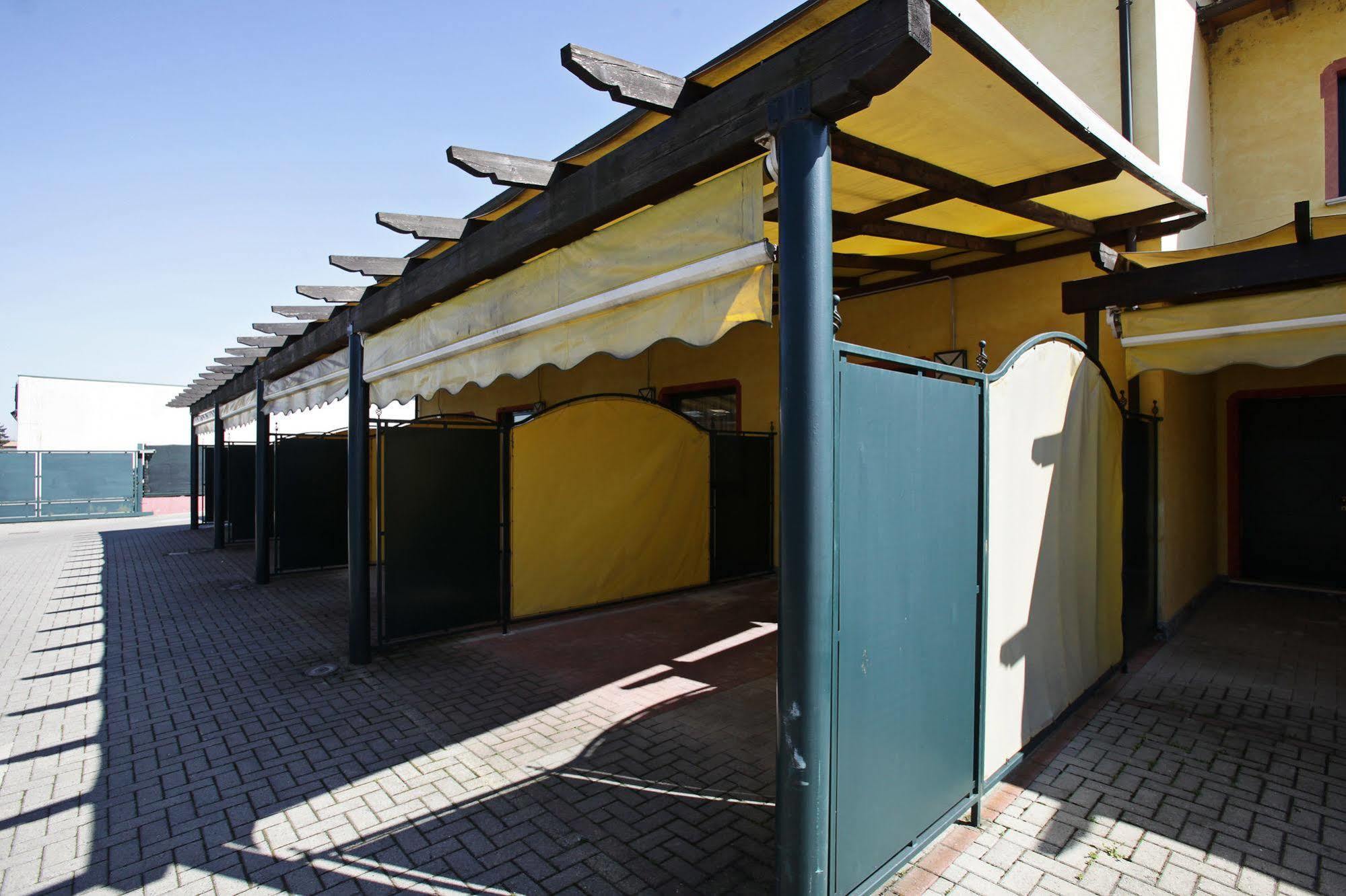 Hotel Motel Del Duca Cava Manara Exterior foto